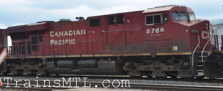Locomotive CP8769 right side / coté droit